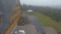Parkoviště a hlavní vchod