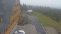 Parkoviště a hlavní vchod