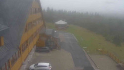 Parkoviště a hlavní vchod