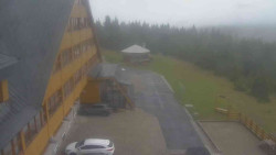 Parkoviště a hlavní vchod