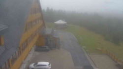 Parkoviště a hlavní vchod