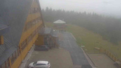 Parkoviště a hlavní vchod
