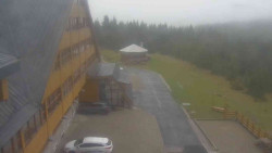 Parkoviště a hlavní vchod