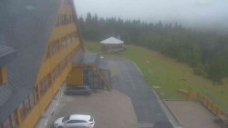 Parkoviště a hlavní vchod