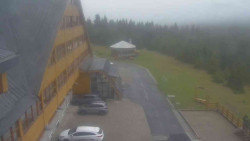 Parkoviště a hlavní vchod
