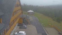 Parkoviště a hlavní vchod