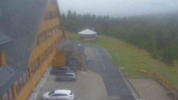 Parkoviště a hlavní vchod