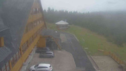 Parkoviště a hlavní vchod