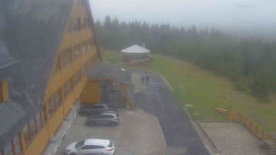 Parkoviště a hlavní vchod