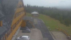 Parkoviště a hlavní vchod