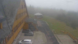 Parkoviště a hlavní vchod