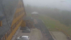 Parkoviště a hlavní vchod