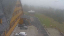 Parkoviště a hlavní vchod