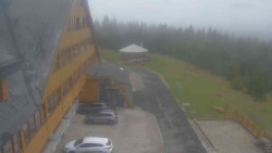 Parkoviště a hlavní vchod