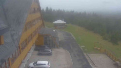 Parkoviště a hlavní vchod