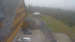 Parkoviště a hlavní vchod