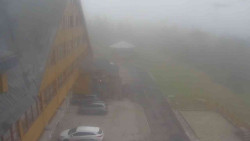 Parkoviště a hlavní vchod