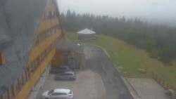 Parkoviště a hlavní vchod