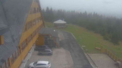 Parkoviště a hlavní vchod
