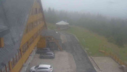 Parkoviště a hlavní vchod
