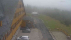 Parkoviště a hlavní vchod