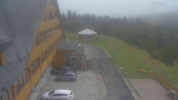 Parkoviště a hlavní vchod