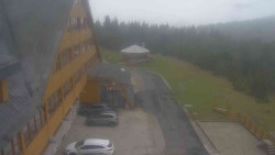 Parkoviště a hlavní vchod