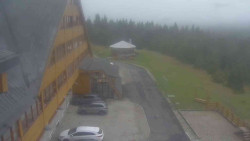 Parkoviště a hlavní vchod