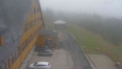 Parkoviště a hlavní vchod