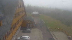 Parkoviště a hlavní vchod