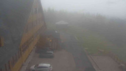 Parkoviště a hlavní vchod