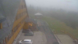 Parkoviště a hlavní vchod