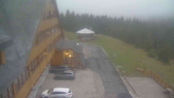 Parkoviště a hlavní vchod