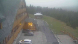 Parkoviště a hlavní vchod