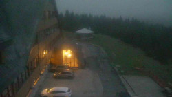 Parkoviště a hlavní vchod