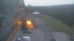 Parkoviště a hlavní vchod