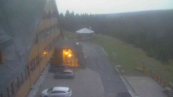 Parkoviště a hlavní vchod