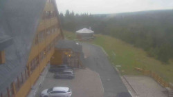 Parkoviště a hlavní vchod