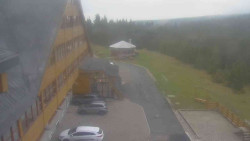 Parkoviště a hlavní vchod