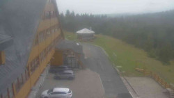 Parkoviště a hlavní vchod