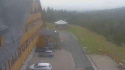 Parkoviště a hlavní vchod