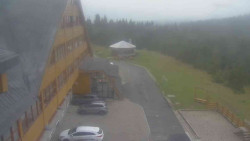 Parkoviště a hlavní vchod