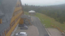 Parkoviště a hlavní vchod