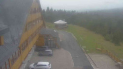 Parkoviště a hlavní vchod