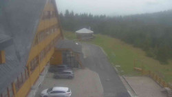 Parkoviště a hlavní vchod