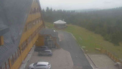 Parkoviště a hlavní vchod