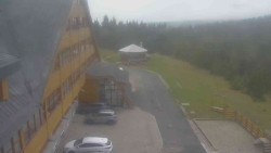 Parkoviště a hlavní vchod
