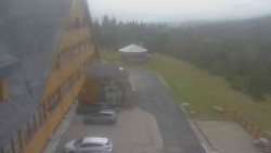 Parkoviště a hlavní vchod