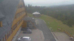 Parkoviště a hlavní vchod