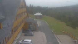 Parkoviště a hlavní vchod
